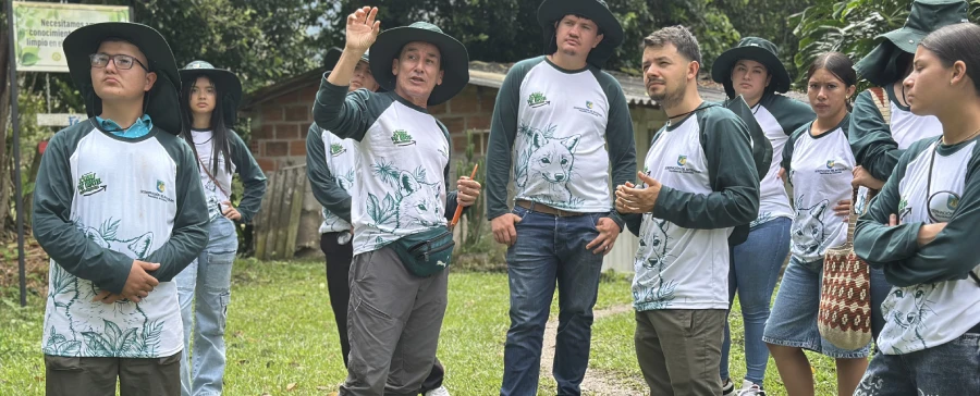 jovenes pa lante con el ambiente foto grupo